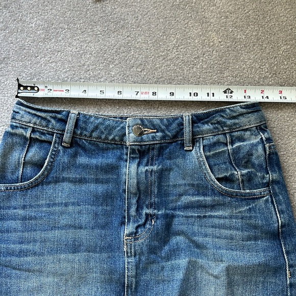 Guess Medium Wash Denim Mini Skirt size 26 EUC -perfect for summer! - Picture 6 of 7